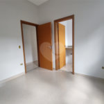 Casa térrea em Atibaia com 3 suítes, sala 2 ambientes, 2 vagas garagem, excelente localização, pronta para morar
