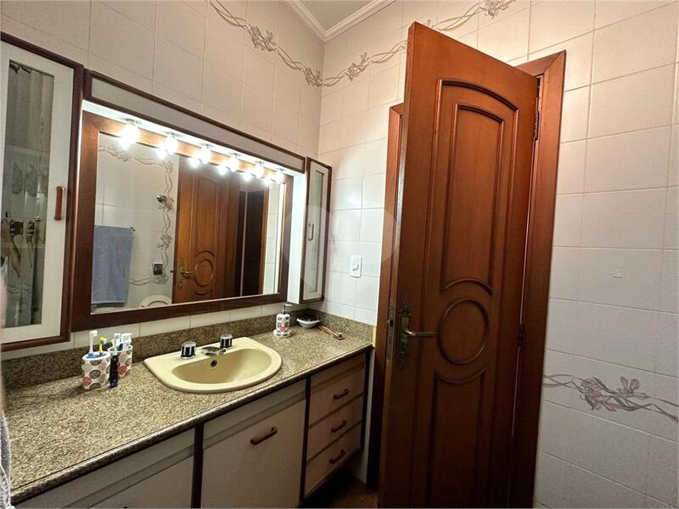 Sobrado com 5 dorm. sendo 2 suites