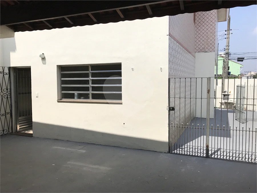 Sobrado à venda com 3 quartos em Vila Nivi, São Paulo, SP