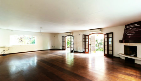 Casa à venda com 4 quartos, sendo 1 suíte,  em Jardim das Bandeiras, São Paulo, SP