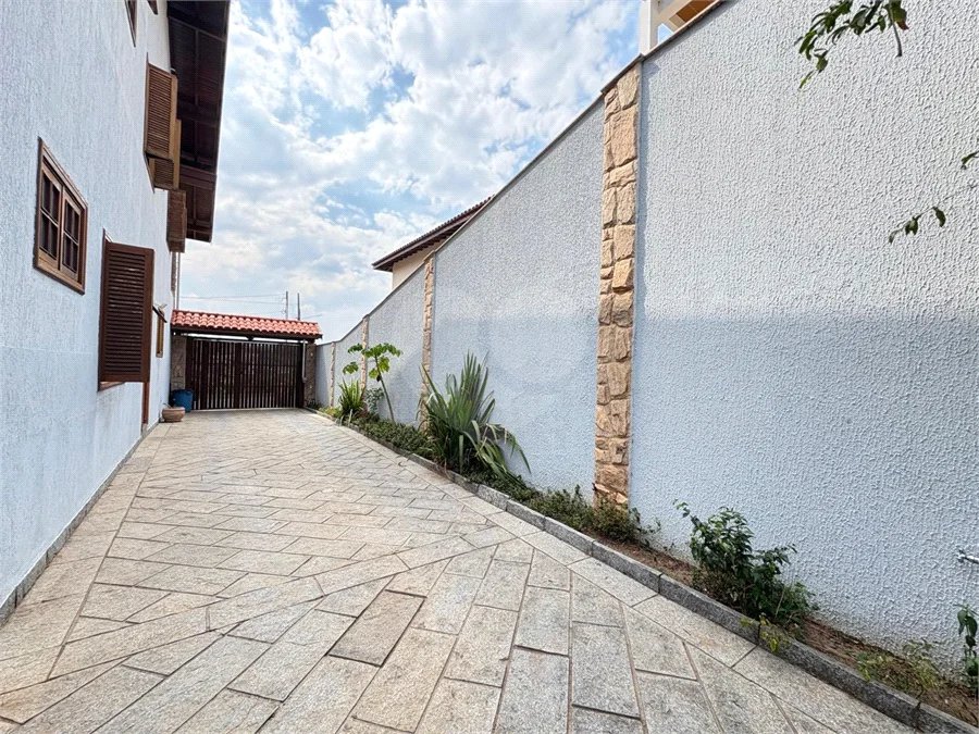 Casa a Venda no Condomínio Vista Alegre - Sede em Vinhedo/SP