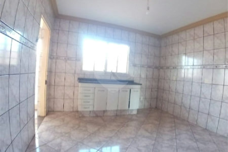 Sobrado à venda com 4 quartos, em Residencial Itamarati