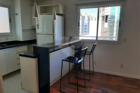 Cobertura de 240m² à venda em Moema - 04 Dorm sendo 02 suítes e 04 vagas.