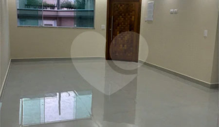 Sobrado à venda ou para alugar com 3 suítes em Horto, São Paulo, SP