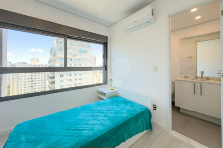Apartamento de 03 dormitórios sendo 02 suítes com 02 vagas de garagem.