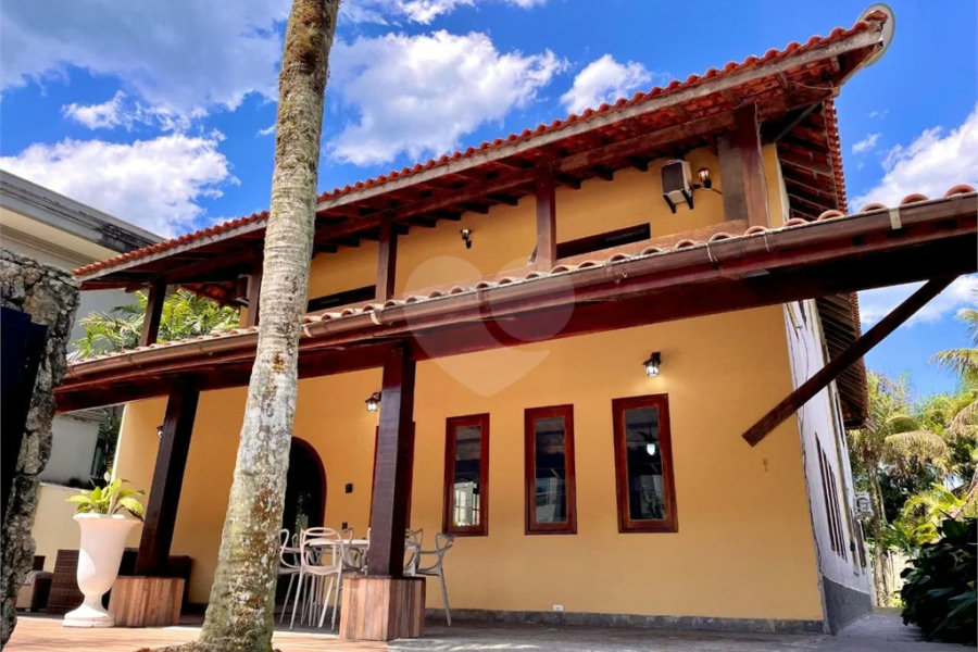 Casa à venda com 5 quartos, sendo 4 suítes, em Riviera de São Lourenço, Bertioga, SP