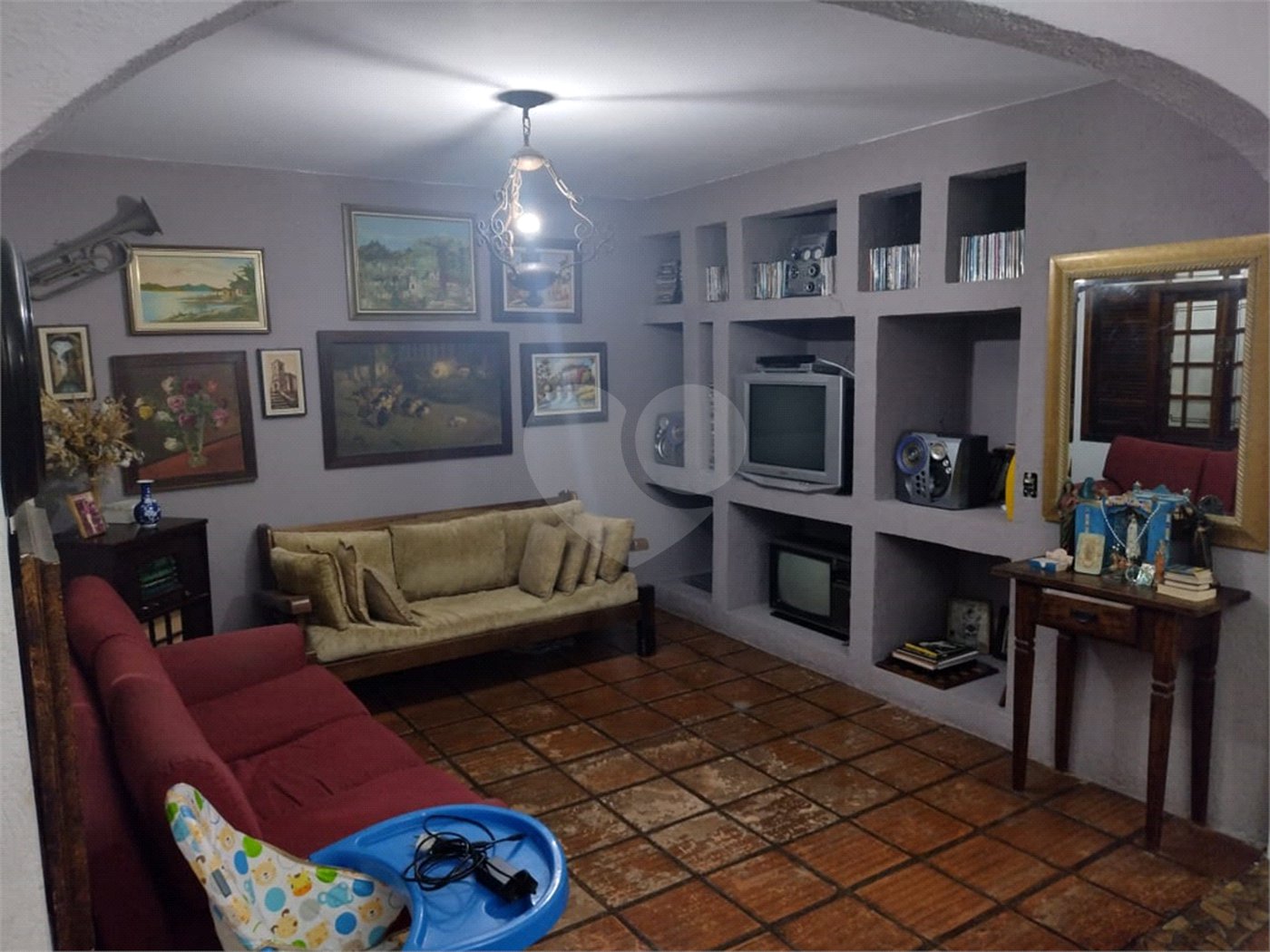 Casa à venda na Vila Mariana de 300 metros quadrados, com 3 dormitórios, 1 suíte e 2 vagas.