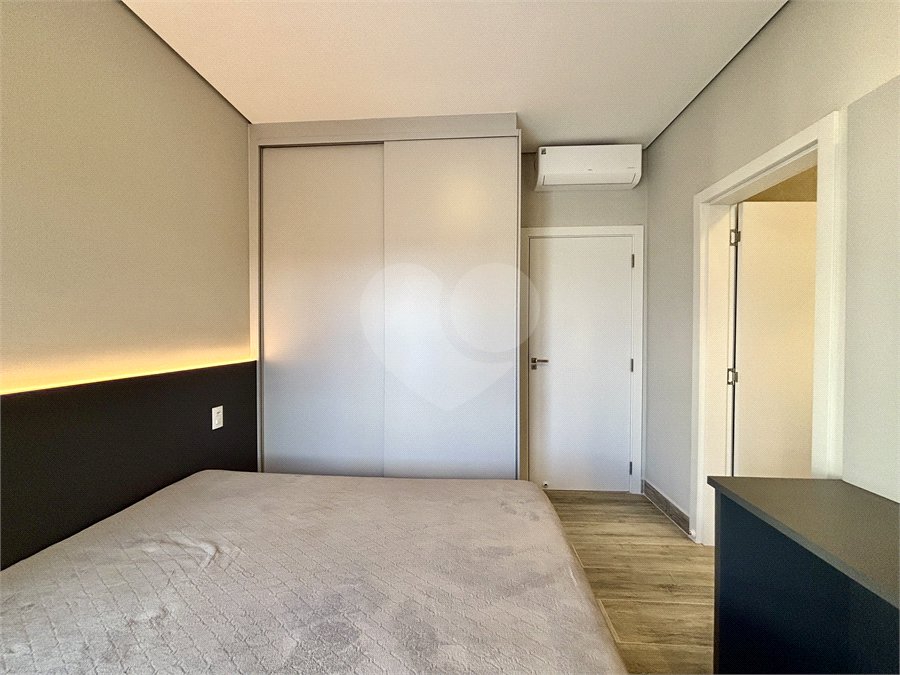 Indaiatuba - Sp - Condominio Maria Candida - R$ 2.250.000,00 - 3 suítes, sendo 1 master com closet e banheiro com duas cubas e dois chuveiros - Escritório - Piscina em Alvenaria aquecida e Hidro com Iluminação - Ar Condicionado instalado em todos os quartos, escritorio, sala e area gourmet