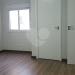 Sobrado novo com 3 suítes, 4 vagas, espaço gourmet com churrasqueira, jardim de inverno e acabamento premium. Conforto, modernidade e sofisticação.