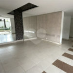 Apartamento de 155 m² com 4 dormitórios, varanda e 2 vagas de garagem. Condomínio com piscinas adulto, infantil e aquecida, lazer e portaria 24 horas.