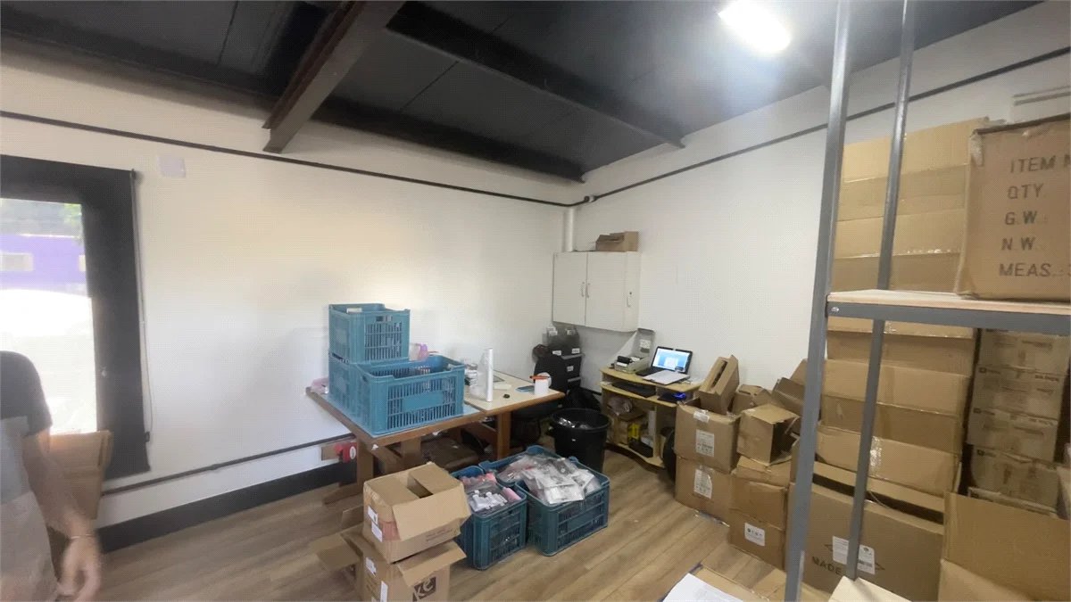 Incrível imóvel comercial com 250 metros de área construída com 5 salas e 2 cozinhas com 5 vags no caxingui