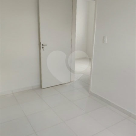 Apartamento no Condomínio Parque dos Manacás.