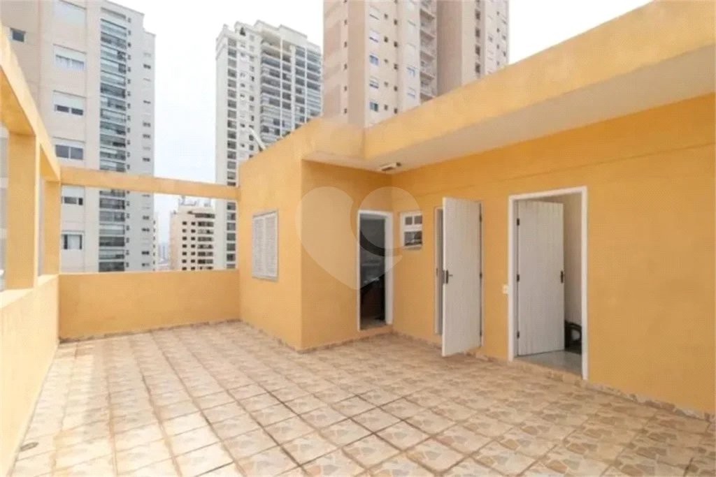 Casa com 3 dormitórios sendo 3 suítes com 03 vagas de garagem.