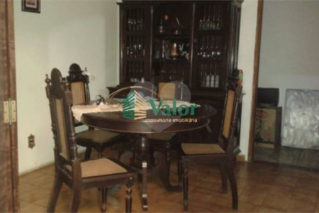 Casa com 4 dormitórios