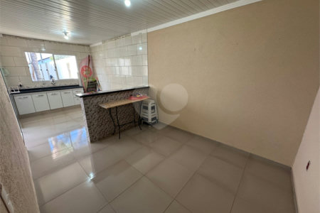 Sobrado á venda com Edícula, no Jardim Embaré, em São Carlos-SP.