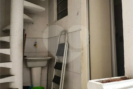 SOBRADO COMERCIAL PARA LOCAÇÃO NO RUDGE RAMOS | 197 m²