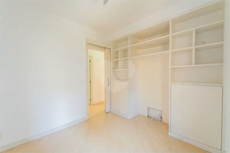 Apartamento à venda em Moema
