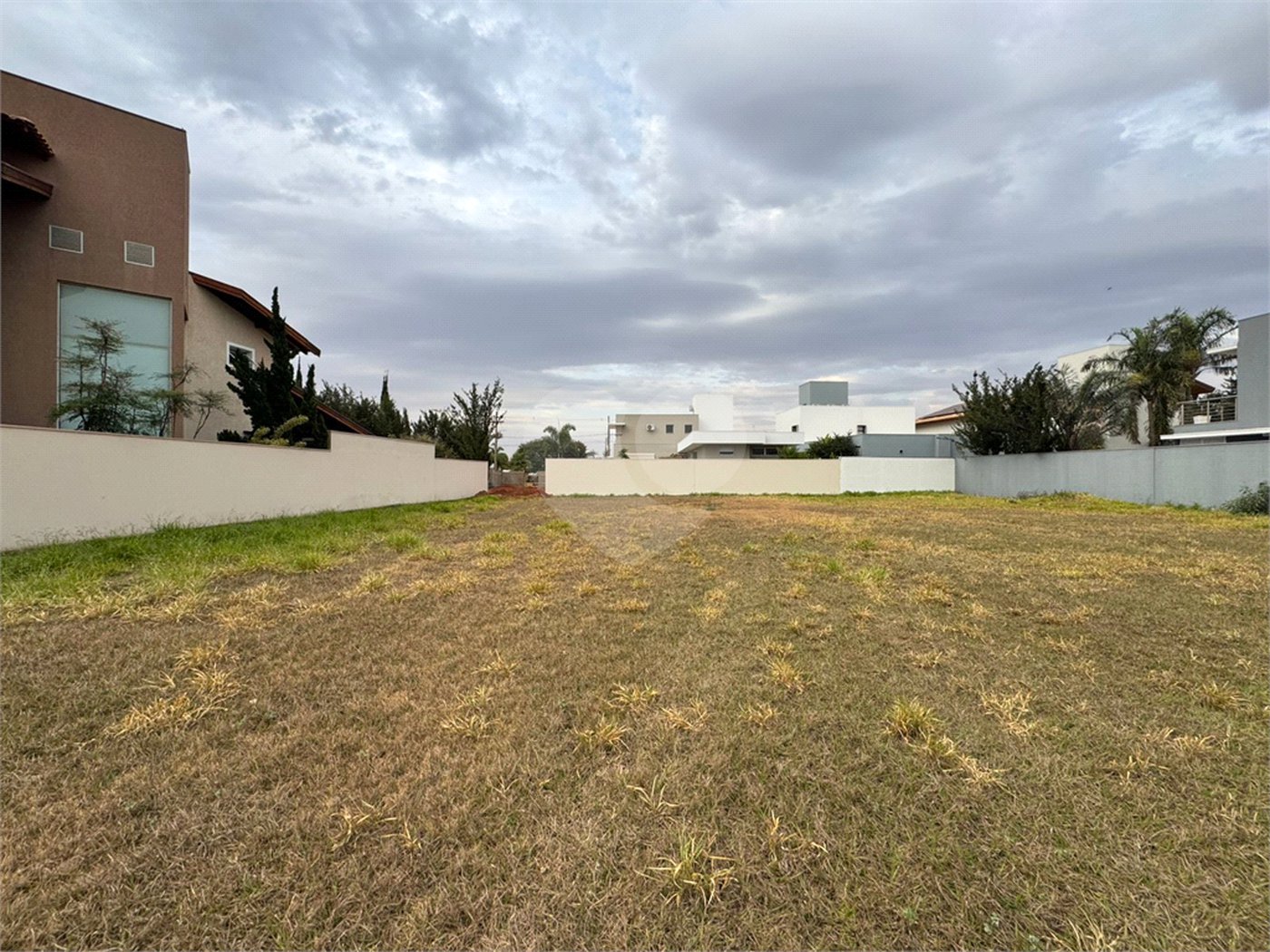 Terreno de 480m2 á venda, no condomínio Damha I, em São Carlos.
