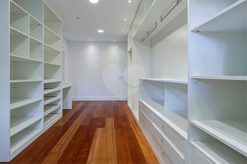 Casa à venda ou para alugar com 4 suítes no condomínio Chácara Flora, São Paulo - SP
