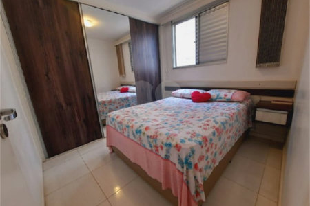 Apartamento no Condomínio Monte Azul .