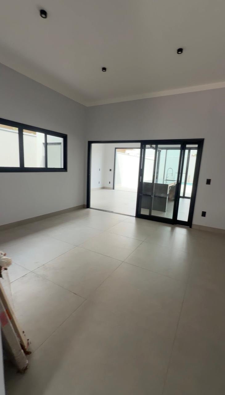 Casa à venda com 3 quartos no condomínio Villa de León, Três Lagoas - MS