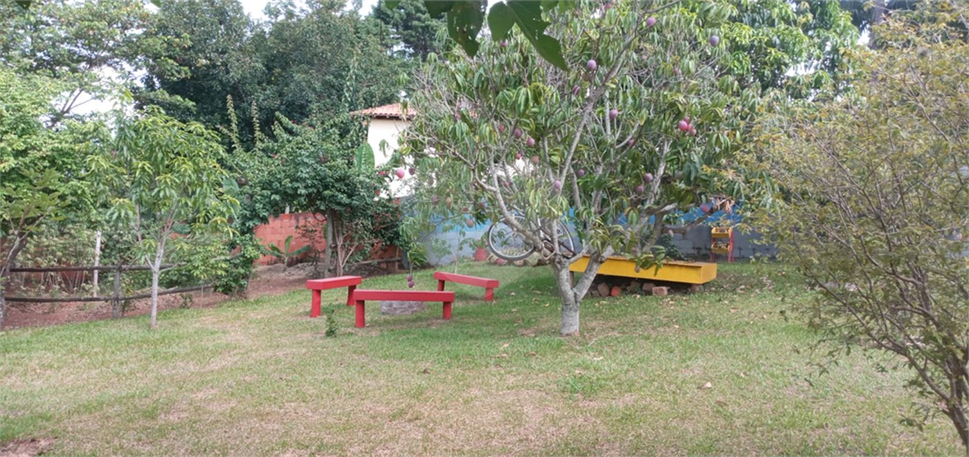 Chácara à venda com 3 quartos, sendo 2 suítes,  em Monterrey, Louveira, SP