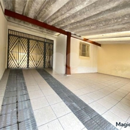 Casa com 224m², 3 dormitórios, 4 vagas, à venda na Vila Ema.