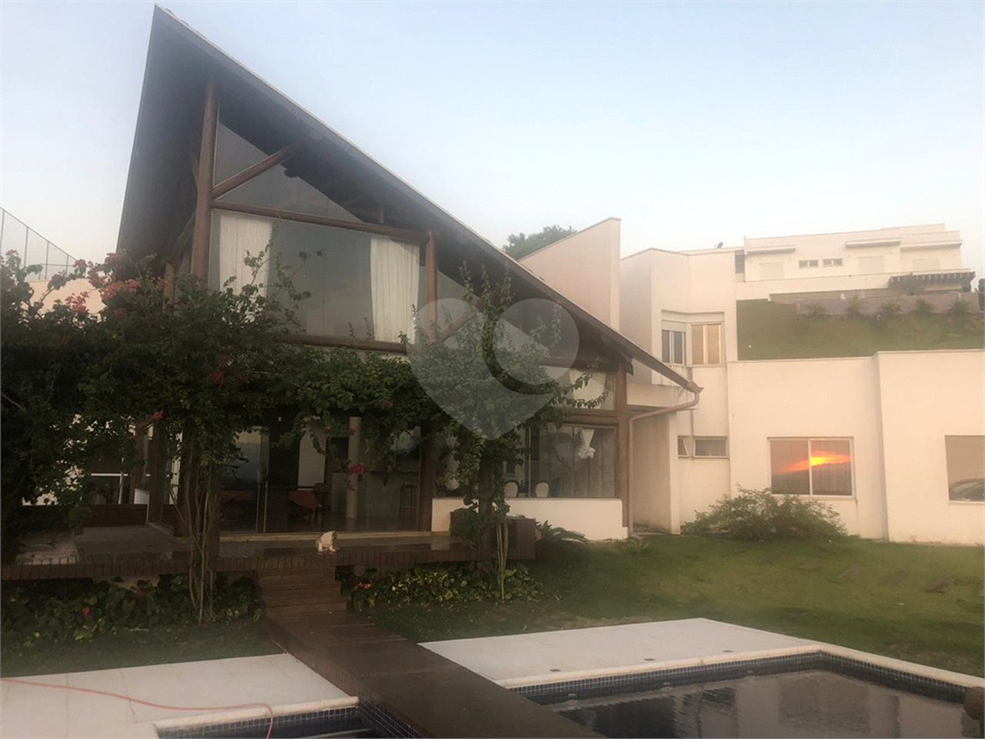 Mansão de Luxo em Louveira: Viva o Sonho no Condomínio Jardim Primavera