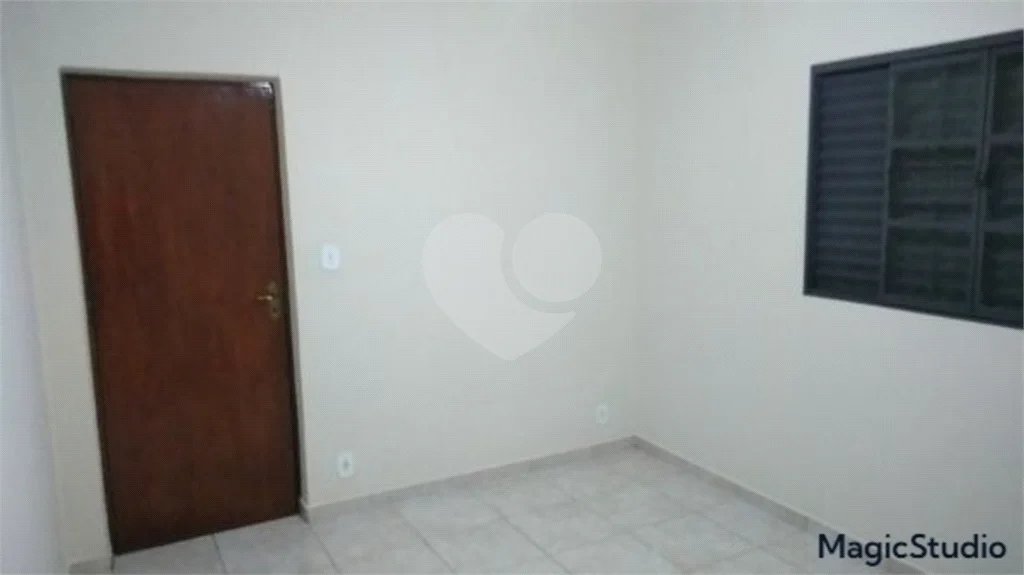 4 casas independentes em terreno de 245m² , à venda no Jardim Soares em Guainazes.