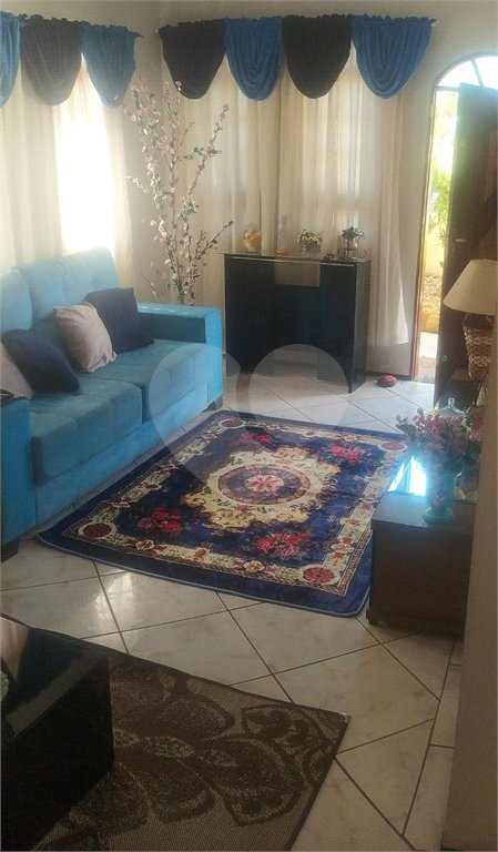 Linda casa com 3 suítes a venda na Vila Pasti em Louveira