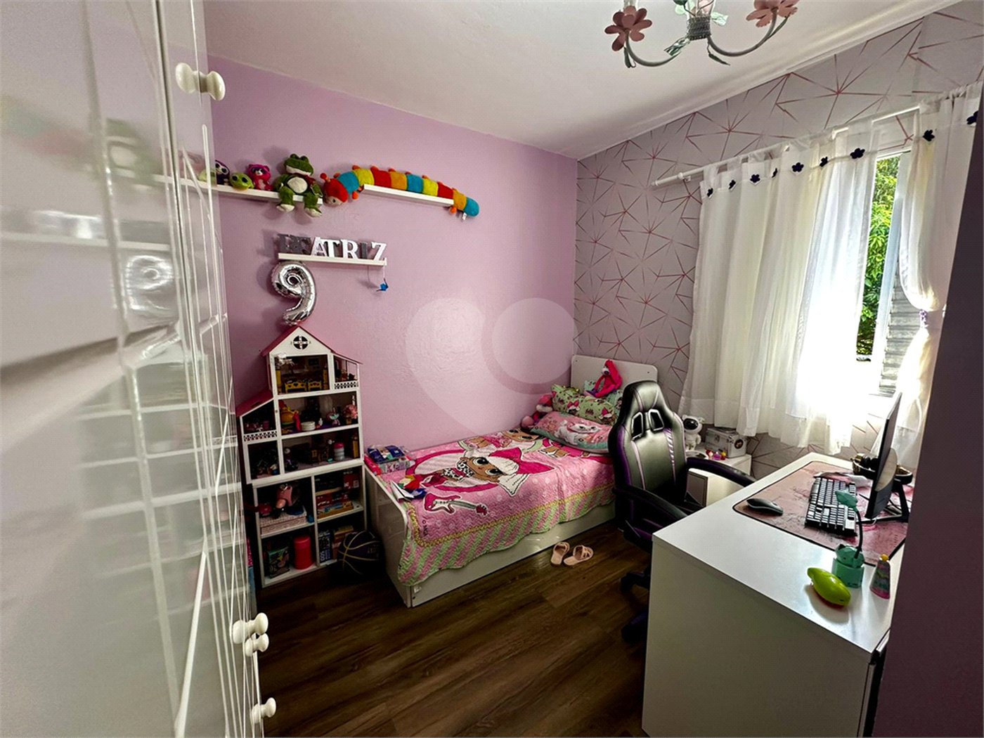 Casa com Piscina e Churrasqueira | 2 Suítes | Edícula | 3 Vagas | 275m²
