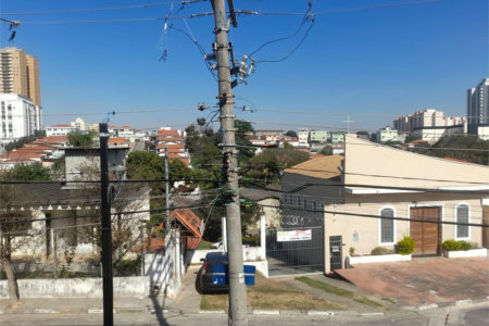 Sobrado novo com duas suites , duas vagas .