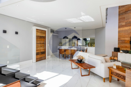 Duplex à venda com 3 quartos, sendo 3 suítes, em Vila Suzana 287m²