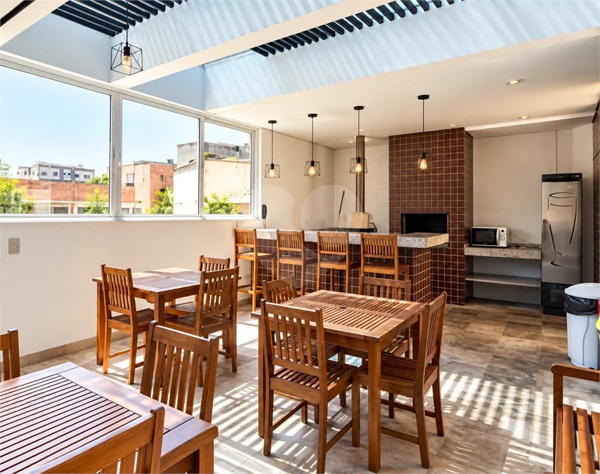 Apartamento reformado de 92 m² no Baeta Neves, com 2 dormitórios, 1 suíte, sala ampliada, área gourmet, 2 vagas, planejados e lazer completo.
