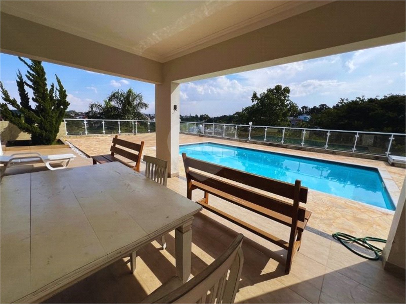 Apresento essa belíssima casa no Condomínio Delle Stelle - Louveira SP