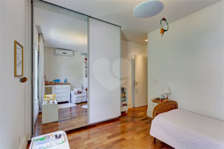 Casa à venda com 3 suítes no condomínio Villa Splendore, São Paulo - SP