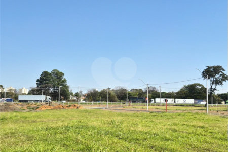 Terreno comercial á venda no condomínio Jardim Larine