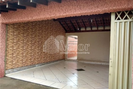 Casa Térrea com 3 dormitórios, sendo 1 suíte.