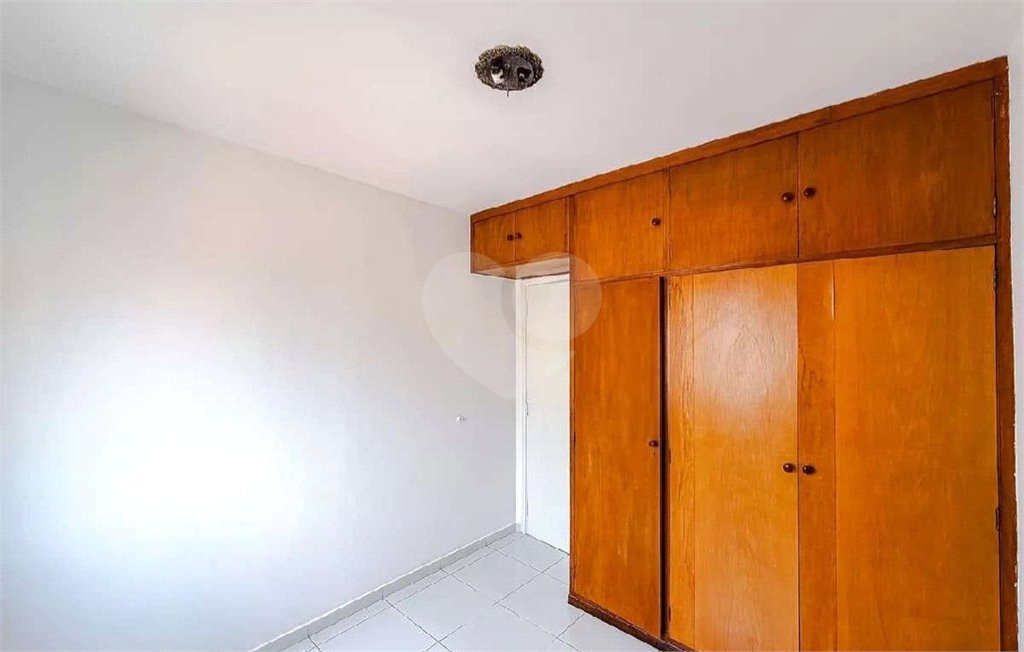 Apartamento à Venda na Aclimação 80m² 2 Dormitórios 1 vaga Sacada Andar Alto Estuda permuta.