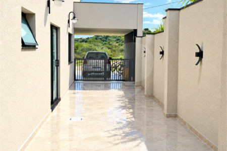 Linda casa em condomínio fechado, unindo conforto, lazer e segurança para você e sua família!