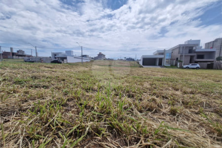 Terreno à Venda no Condomínio Monte das Araucárias