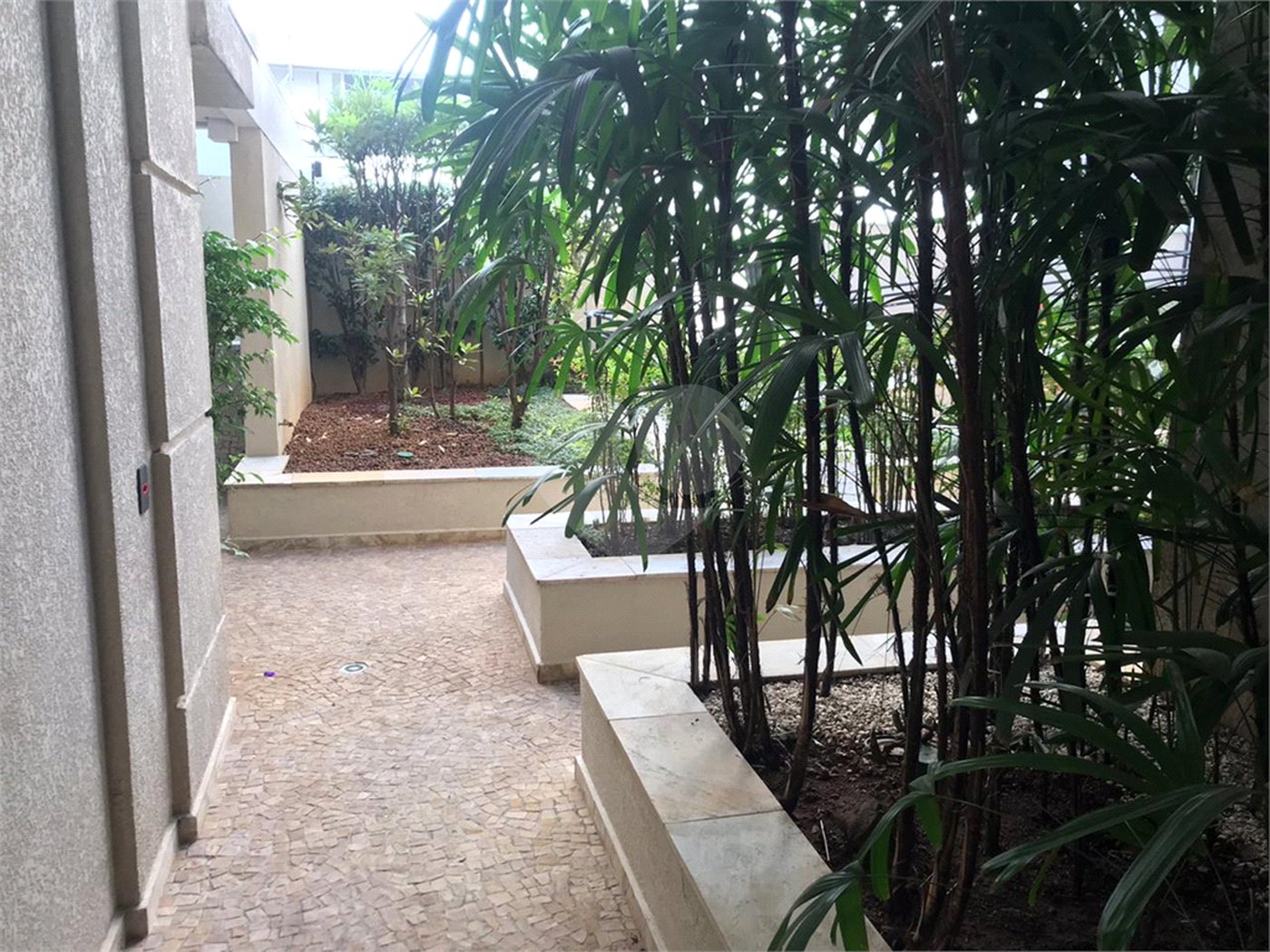 APARTAMENTO 2 QUARTOS (1 SUÍTE) À VENDA NO PARAÍSO