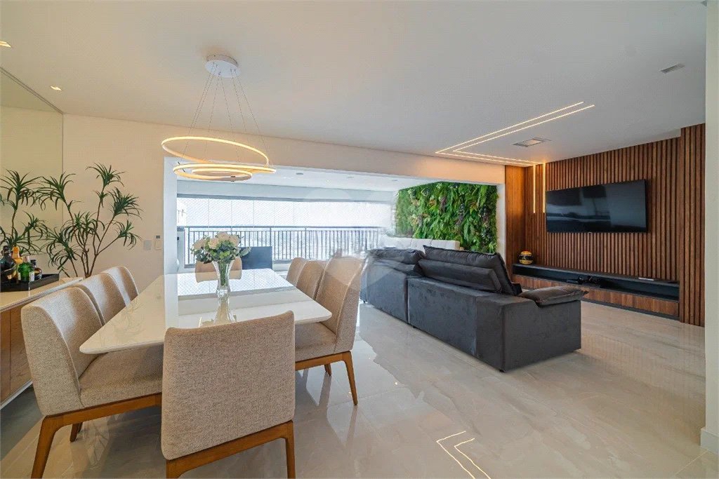 Apartamento à venda, 160m², 4 dormitórios, sendo 3 suítes, 2 vagas de garagem!