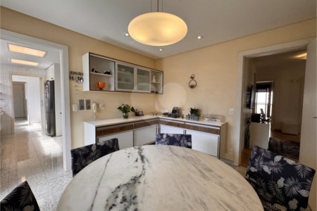 Higienópolis: Apartamento de 350 m2, 4 suítes, 5 vagas.
