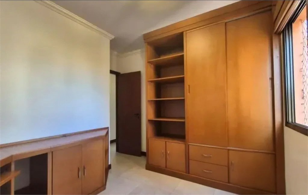 Apartamento à venda com 3 quartos, sendo 1 suíte,  em Jardim das Vertentes, São Paulo, SP