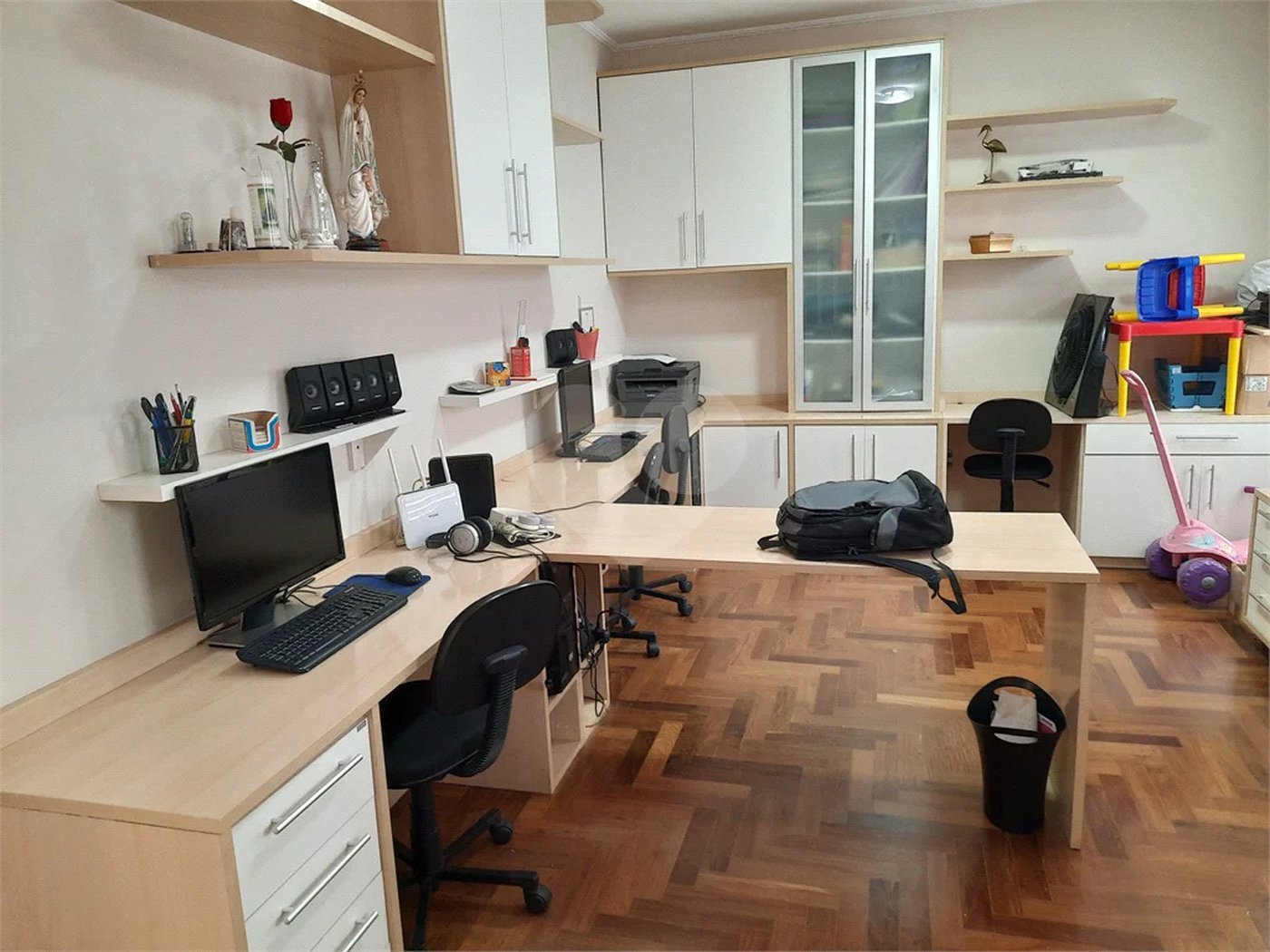 casa térrea na Vila Romana, 07 vagas de garagem, 4 quartos,, sendo 1 suíte amplo quintal.