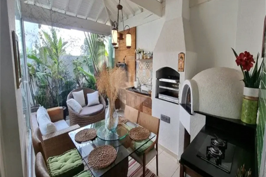 SOBRADO MOBILIADO DE 199,0 M² COM 02 SUITES, 04 VAGAS E PISCINA PARA VENDA NO JARDIM VIRGINIA BIANCA