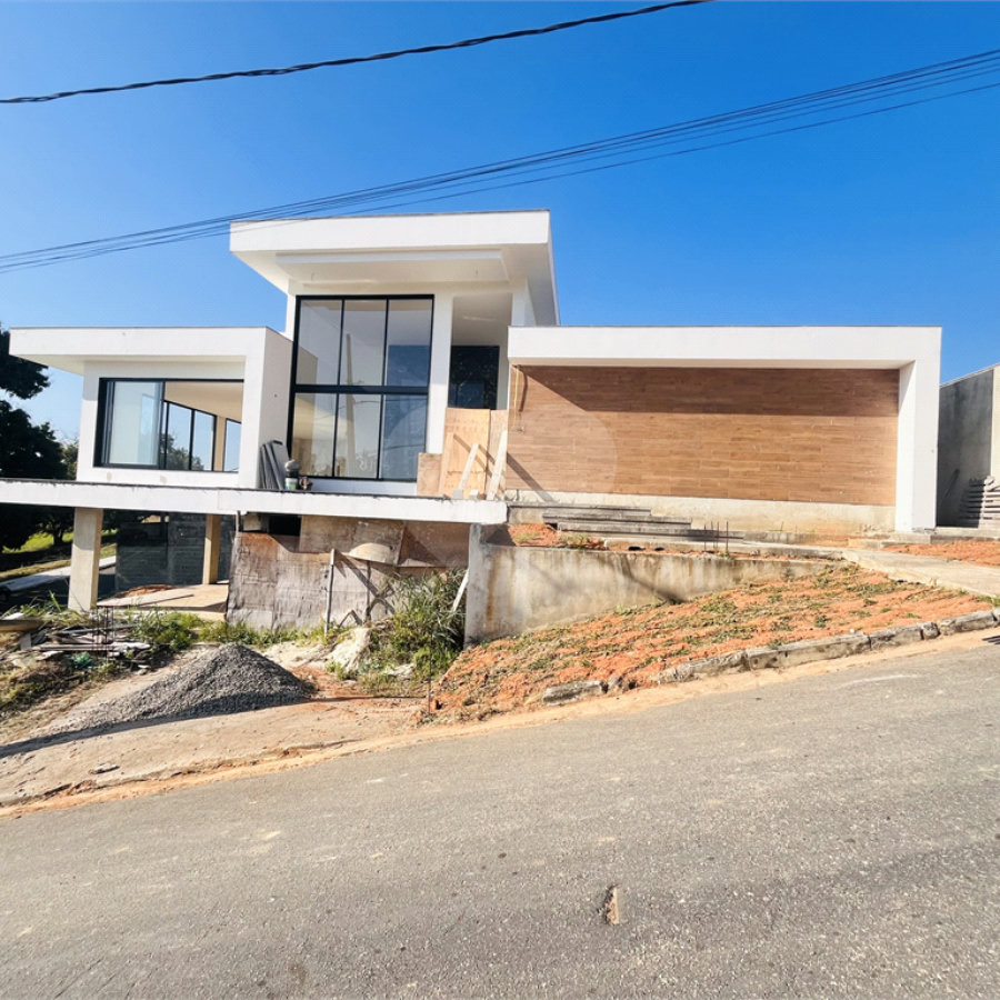 Casa de alto padrão no condomínio Green Ville na estrada da Cachamorra