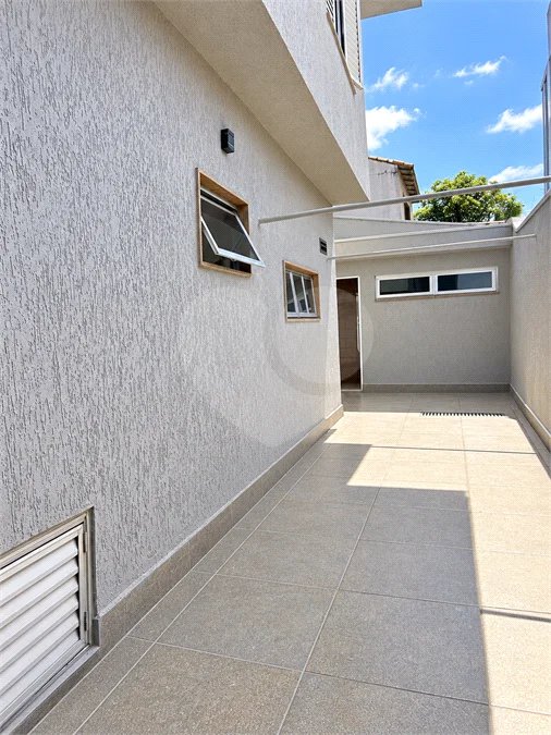 Sobrado de 250 m² em São Bernardo do Campo, com 3 dormitórios, suíte, escritório, quintal, edícula e 2 vagas, em excelente localização.