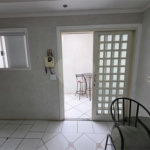 Casa térrea à venda no Douradinho com 2 quartos e edícula com mais dois quartos e 2 banheiros.